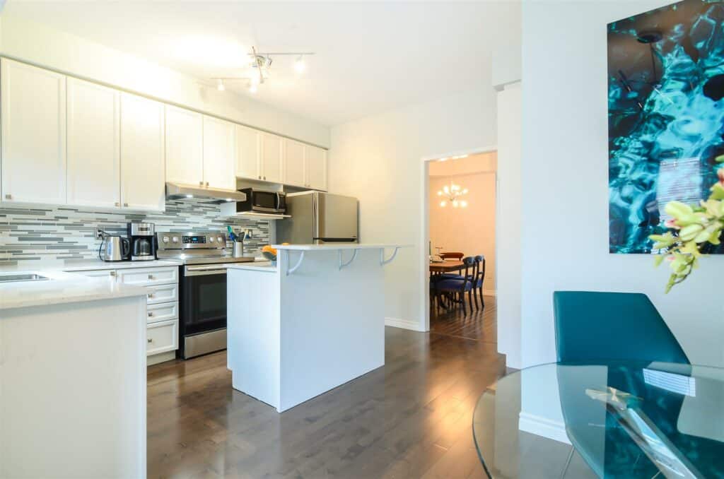 A kitchen with quartz countertops