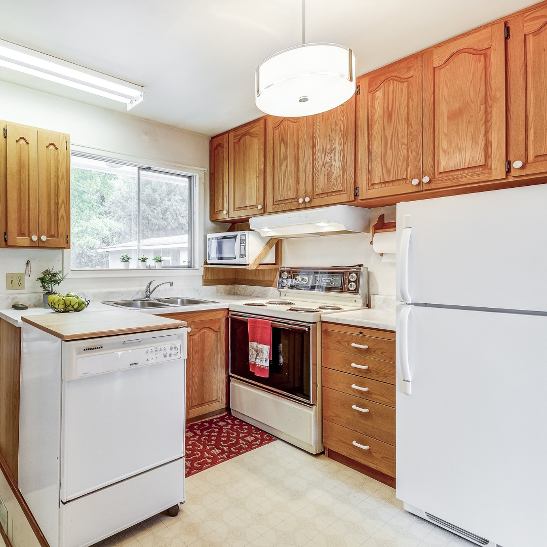 Staging a Dated Kitchen: Enhancing Appeal for Potential Buyers