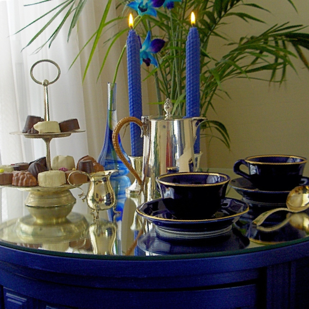 Table set with blue cups
